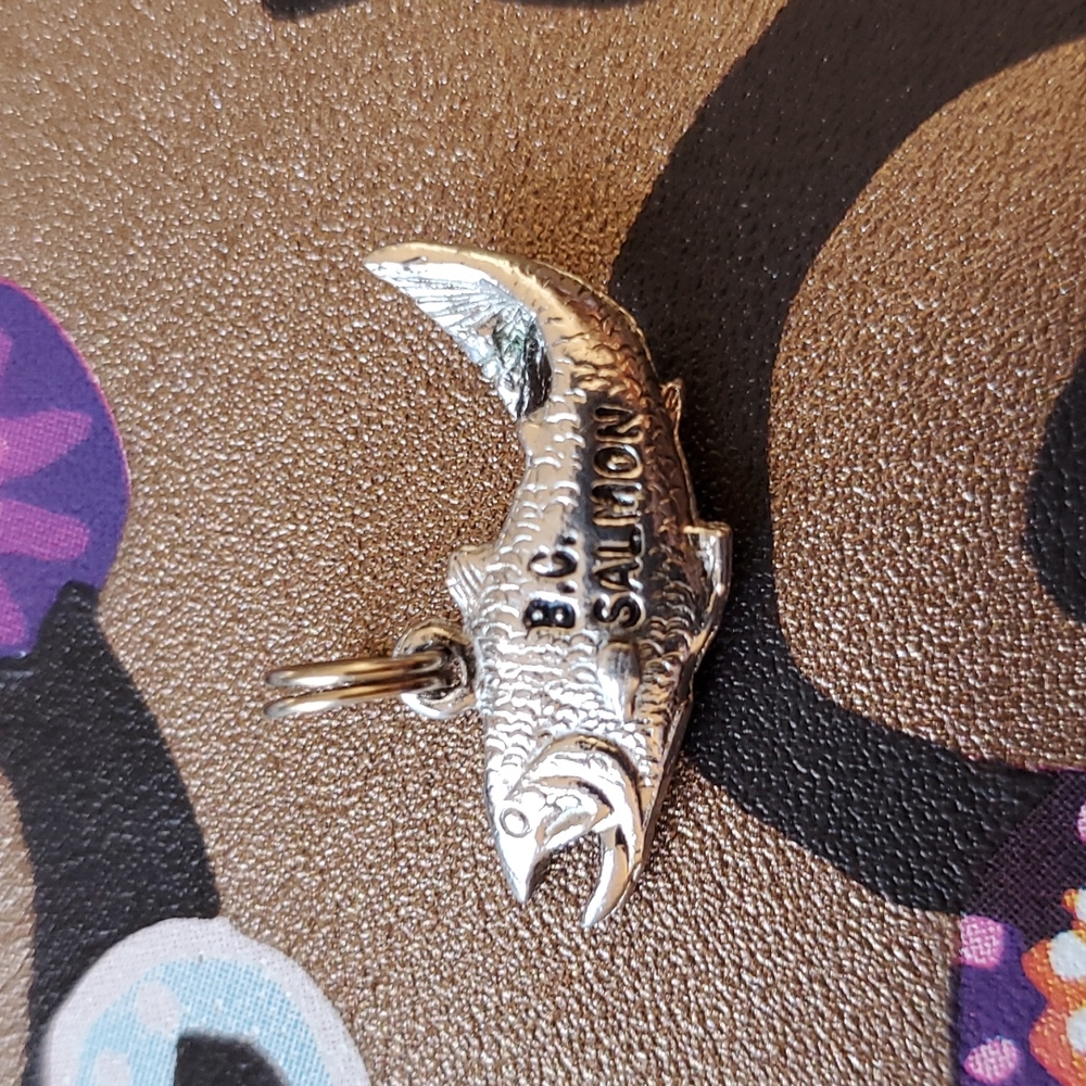 💚 Vintage fish charm